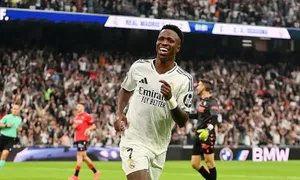 Vinicius lập hat-trick, giúp Real cắt mạch thua