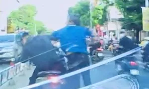 Nam thanh niên bị hành hung sau va chạm giao thông Nam thanh niên bị hành hung sau va chạm giao thông