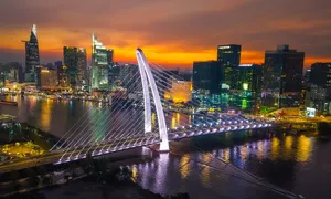 Cầu Ba Son lung linh sắc màu khi chiếu sáng mỹ thuật