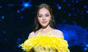 Thu Quỳnh tái xuất sàn catwalk sau sinh con