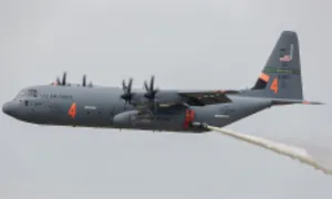 Mỹ điều vận tải cơ C-130 chữa cháy rừng ở Los Angeles