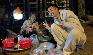 Chàng trai chuyên giải cứu gánh hàng rong Chàng trai chuyên giải cứu gánh hàng rong