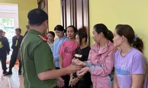 Hơn 20 người sản xuất tân dược giả ở TP HCM bị bắt Hơn 20 người sản xuất tân dược giả ở TP HCM bị bắt