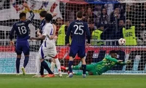 Onana bị chê trách trong bàn thua của Man Utd Onana bị chê trách trong bàn thua của Man Utd