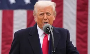 Ông Trump ân xá cho thợ lặn giải thoát cá mập